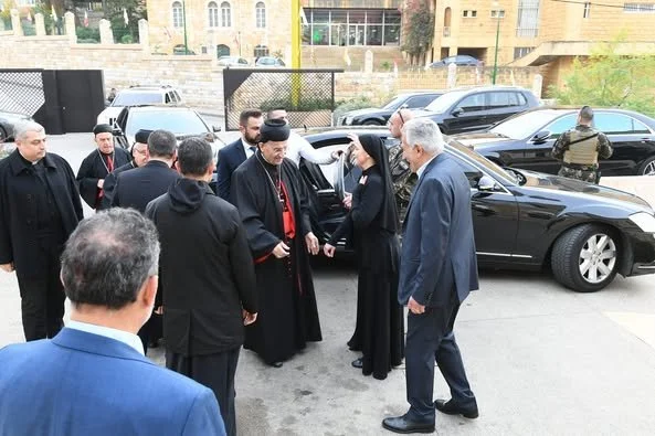 غبطة البطريرك الكردينال مار بشاره بطرس الرَّاعي يبارك ويدشن الصالون الأدبي والمطبخ الصناعي الفني الذي قدمه قداسة البابا فرنسيس لجمعية فيلوكاليّا دير الزيارة عينطورة