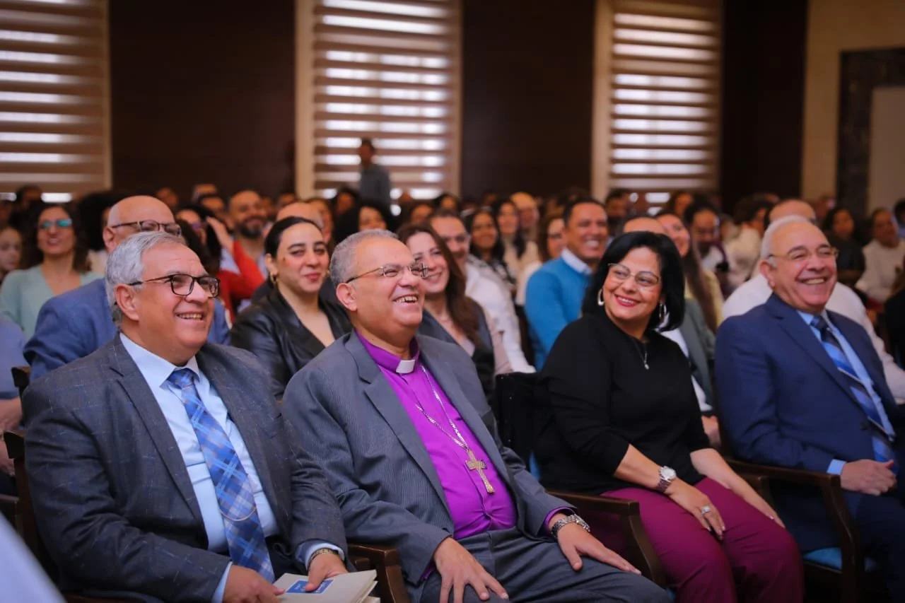رئيس الطائفة الإنجيلية يشارك شعب كنيسة القاهرة الجديدة الثانية في خدمة الجمعة والاحتفال بضم أعضاء جدد