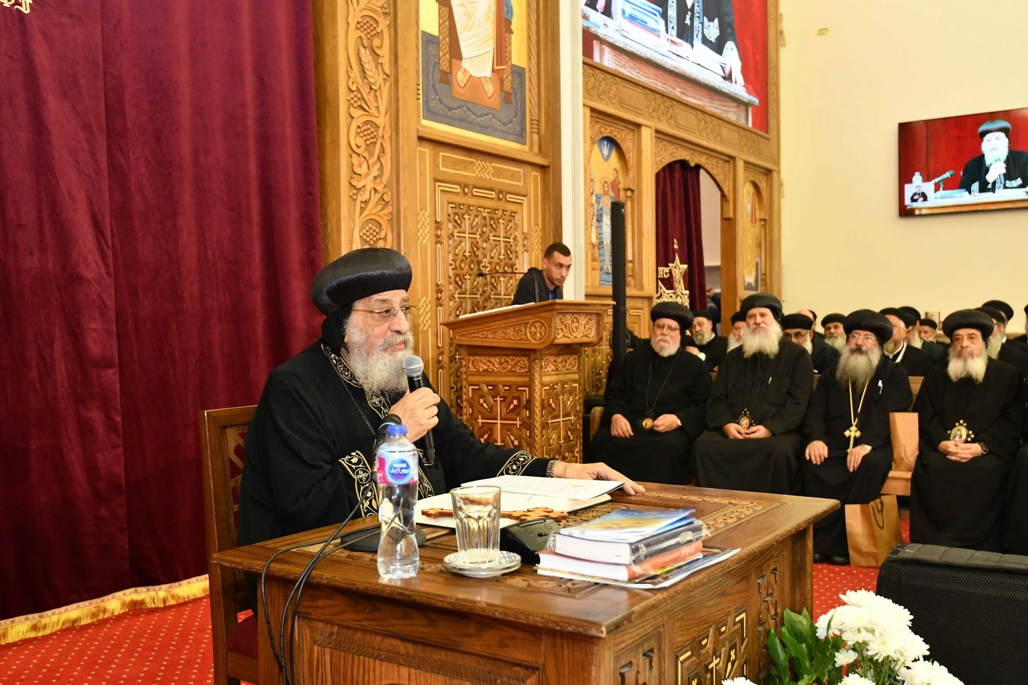 من طِلبات من القداس الغريغوري (١٢) … "ونحن أيضًا المدعوين بنعمتك إلى خدمتك، ونحن غير المستحقين اِقبلنا إليك" في العظة الأسبوعية