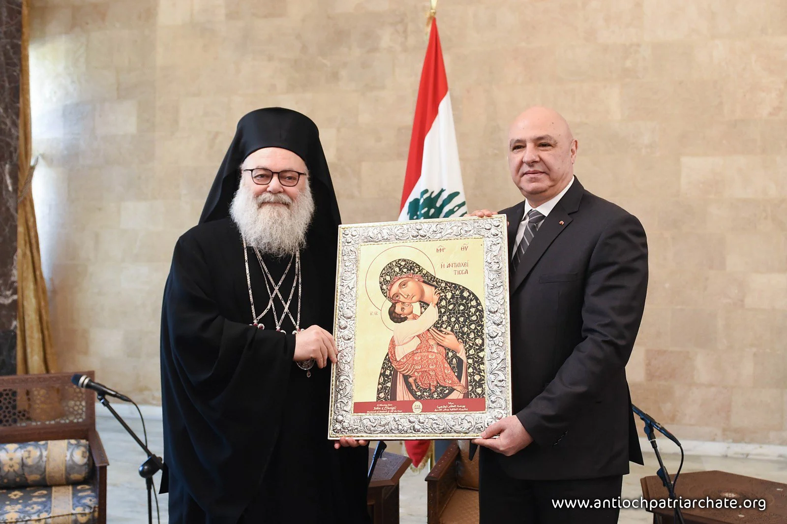 الرئيس عون مستقبلاً غبطة البطريرك يوحنا العاشر يازجي مع وفد من مطارنة بطريركيّة أنطاكية وسائر المشرق للروم الأرثوذكس 