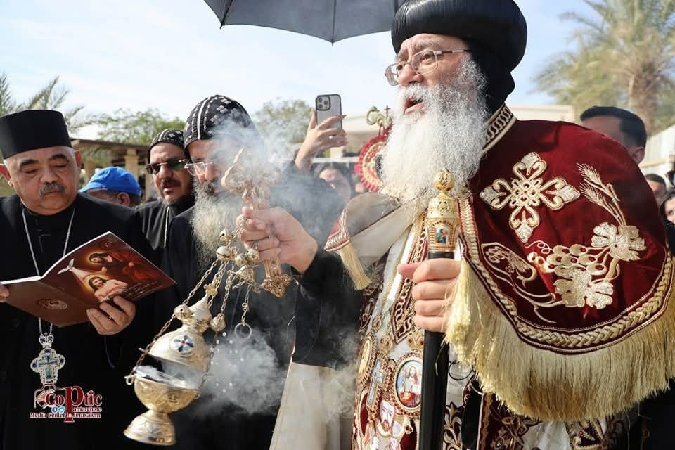  نيافة الأنبا أنطونيوس يصلي قداس لقان عيد الغطاس المجيد على ضفاف نهر الأردن