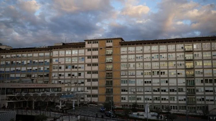 His Holiness Pope Francis slept well through the night at Gemelli hospital