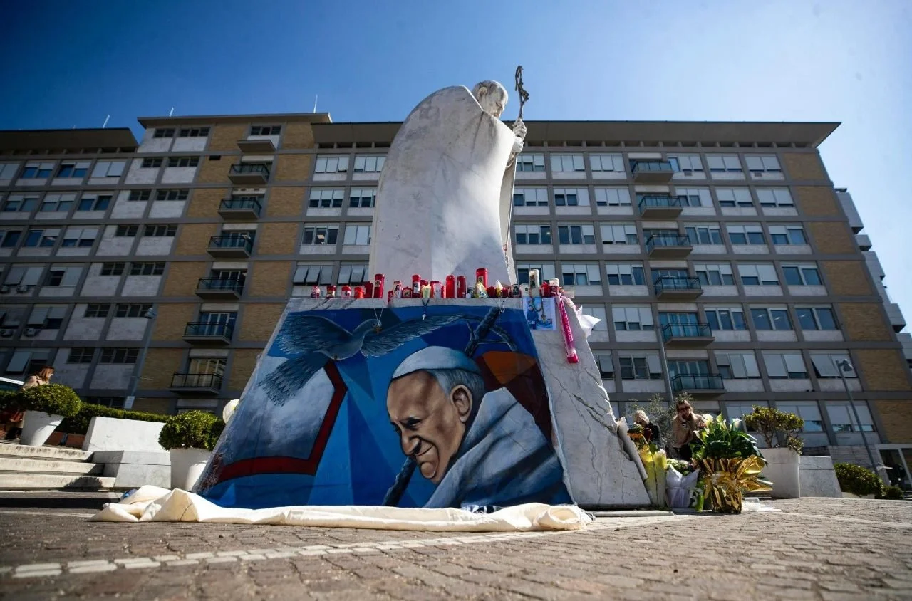 His Holiness Pope Francis no longer requires mechanical ventilation