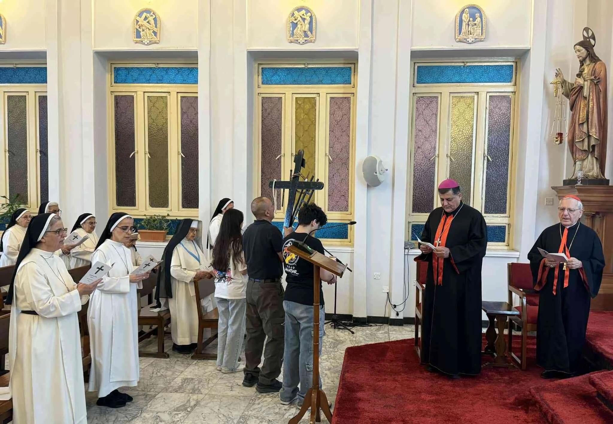 غبطة البطريرك الكاردينال لويس روفائيل ساكو يترأس رتبة درب الصليب في دير راهبات الكلدان ببغداد