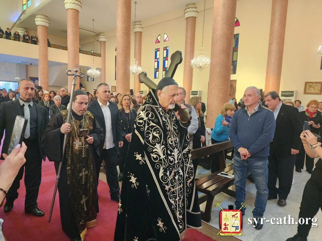 غبطة البطريرك مار اغناطيوس يوسف الثالث يونان يحتفل برتبة السجدة للصليب ودفن المصلوب يوم الجمعة العظيمة في كاتدرائية سيّدة البشارة، المتحف – بيروت، لبنان
