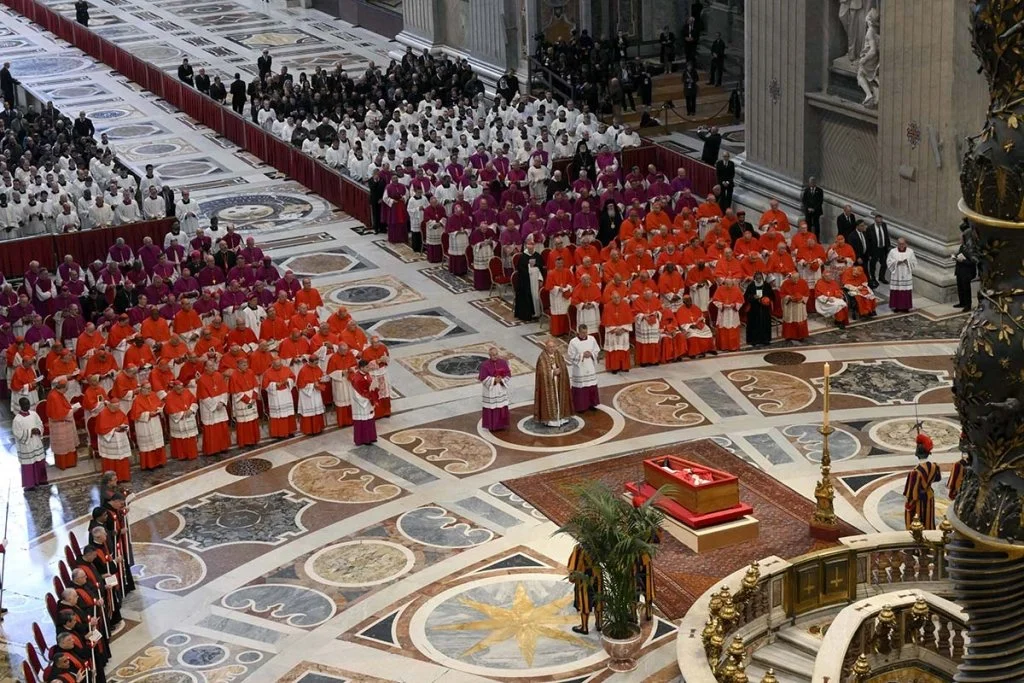 His Holiness Pope Francis’ mortal remains carried to St. Peter’s Basilica
