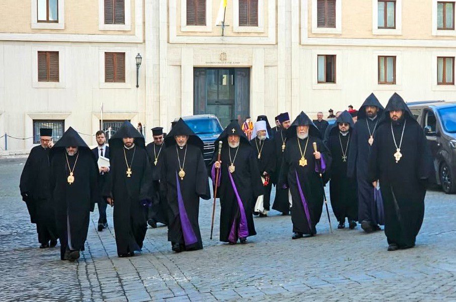 His Holiness Catholicos Aram I Participated in the Funeral Service for Pope Francis