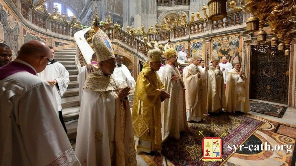 غبطة البطريرك مار اغناطيوس يوسف الثالث يونان يشارك في قداس تنصيب وتولية قداسة البابا الجديد لاون الرابع عشر في بداية حبريته، ساحة مار بطرس – الفاتيكان