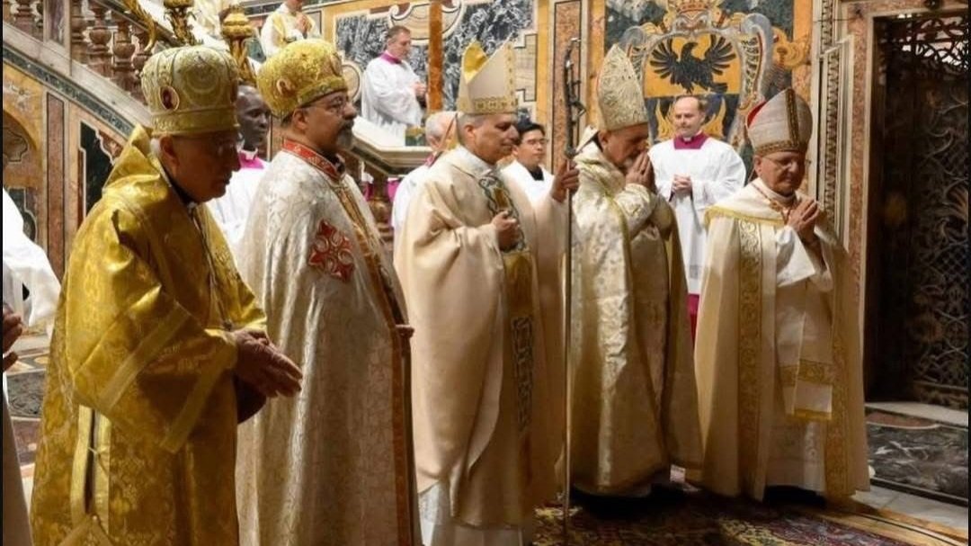 غبطة البطريرك يوسف العبسي يشارك في قداس تنصيب وتولية قداسة البابا الجديد لاون الرابع عشر في بداية حبريته