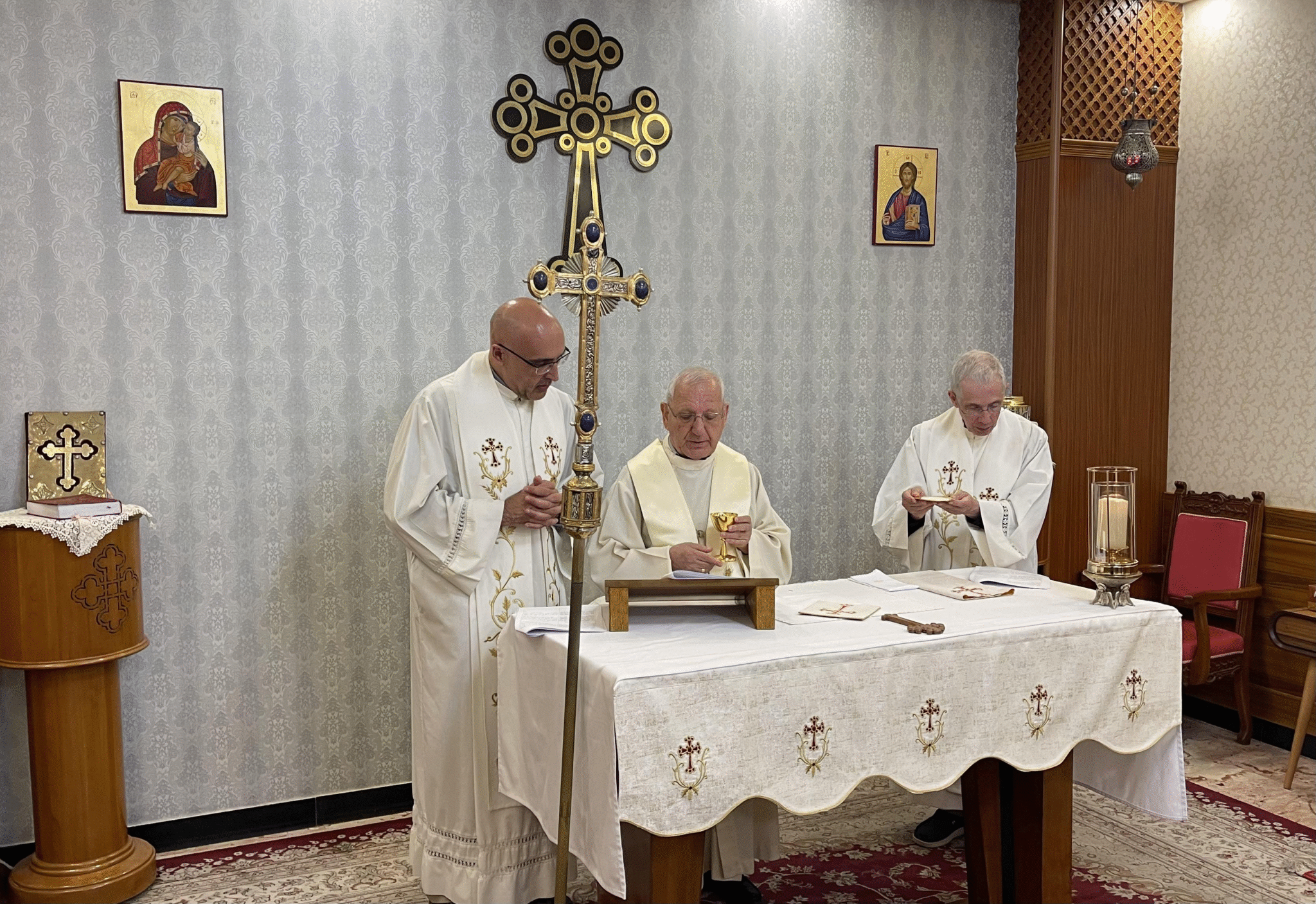 غبطة البطريرك الكاردينال لويس روفائيل ساكو يحتفل بالقدّاس الإلهي في كابيلا البطريركيّة من أجل السلام في المنطقة