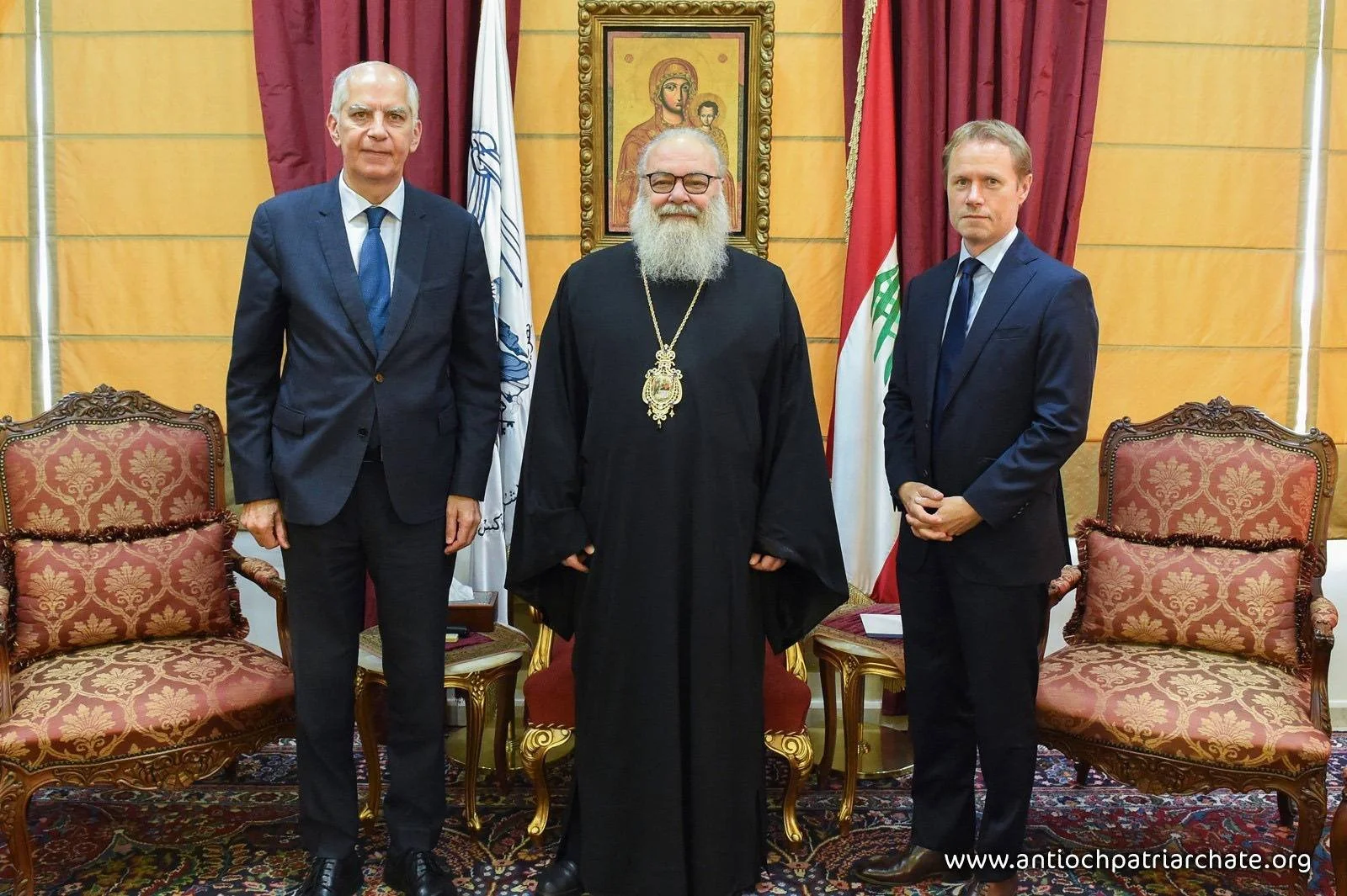 غبطة البطريرك يوحنّا العاشر يتلقى تعازي فرنسا بشهداء كنيسة مار الياس دويلعة