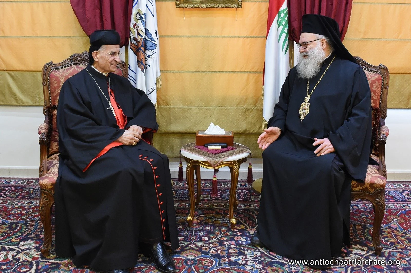 غبطة البطريرك الكاردينال مار بشارة بطرس الراعي معزّياً غبطة البطريرك يوحنا العاشر بشهداء كنيسة مار الياس دويلعة