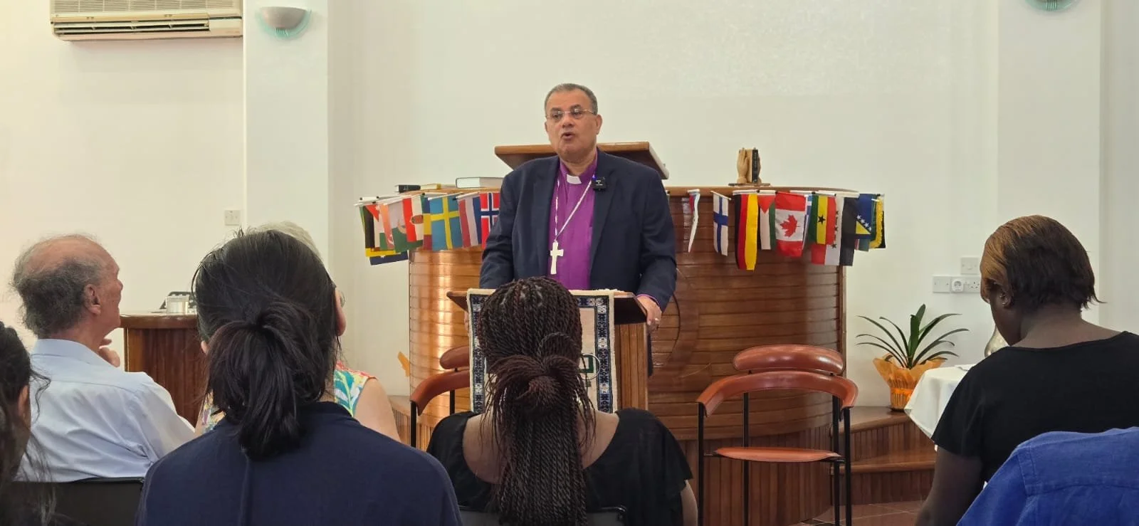 رئيس الطائفة الإنجيليّة بمصر حضرة الدكتور القسّ أندريه زكي يشارك في خدمة الأحد بالكنيسة الدوليّة الإنجيليّة في قبرص