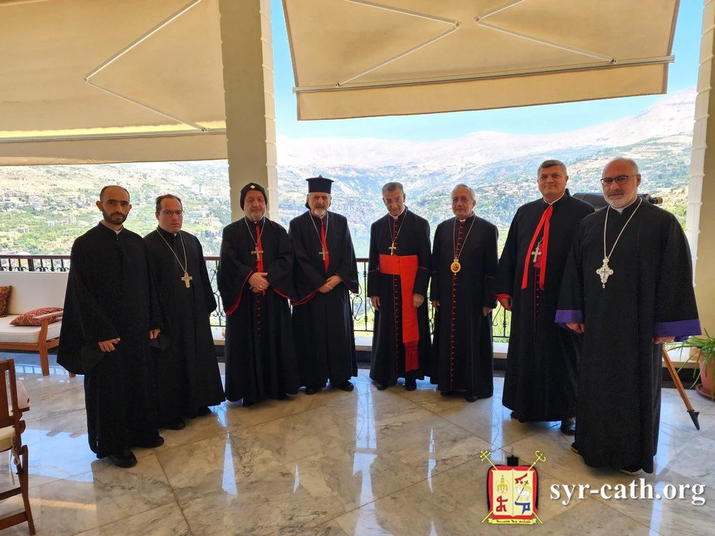 غبطة البطريرك مار اغناطيوس يوسف الثالث يونان يزور غبطة البطريرك الماروني الكاردينال مار بشارة بطرس الرّاعي بمشاركة غبطة بطريرك الأرمن الكاثوليك روفائيل بيدروس الحادي والعشرين ميناسيان