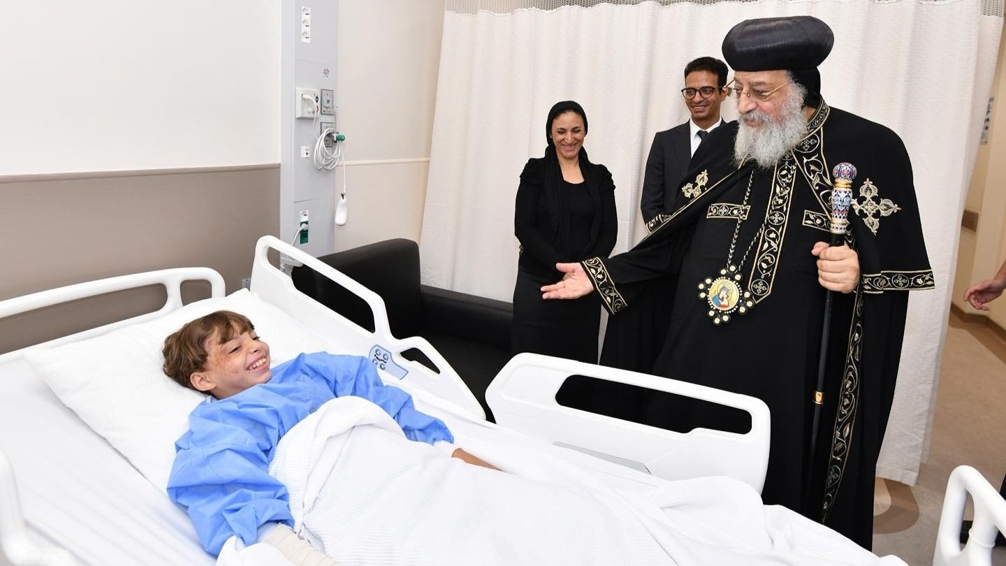 قداسة البابا تواضروس الثاني يزور مستشفى “أهل مصر” لعلاج الحروق ويُشيد بدورها الإنساني