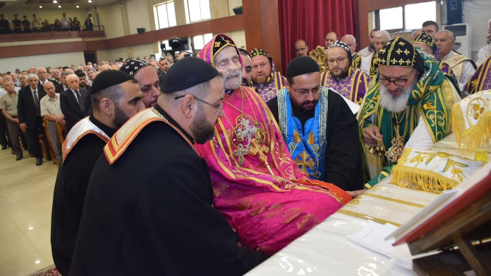 ‎قداسة البطريرك مار إغناطيوس أفرام الثاني يحتفل بالقداس الإلهي ورتبة دفن وجنّاز المثلّث الرحمات مار غريغوريوس صليبا شمعون