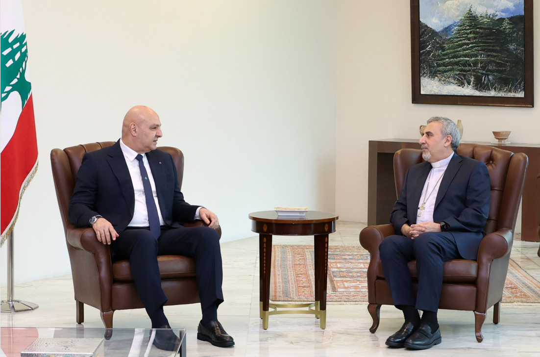 فخامة رئيس الجمهورية العماد جوزاف عون يستقبل حضرة القسّ جوزيف قصّاب