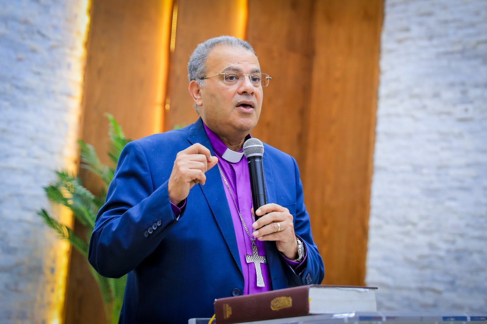 رئيس الطائفة الإنجيلية يشارك في احتفال الكنيسة الإنجيلية بالعمرانية بضمّ أعضاء جدد