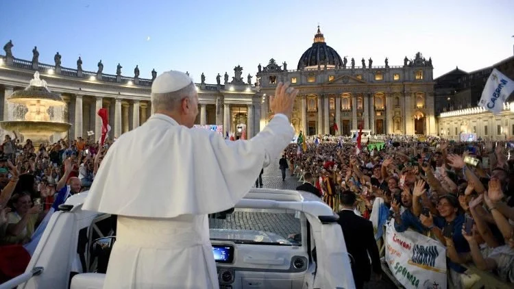 افتتاح يوبيل الشبيبة بقداس حاشد، وقداسة البابا لاون الرابع عشر يدعو الشباب ليكونوا نورًا ورجاءً للعالم