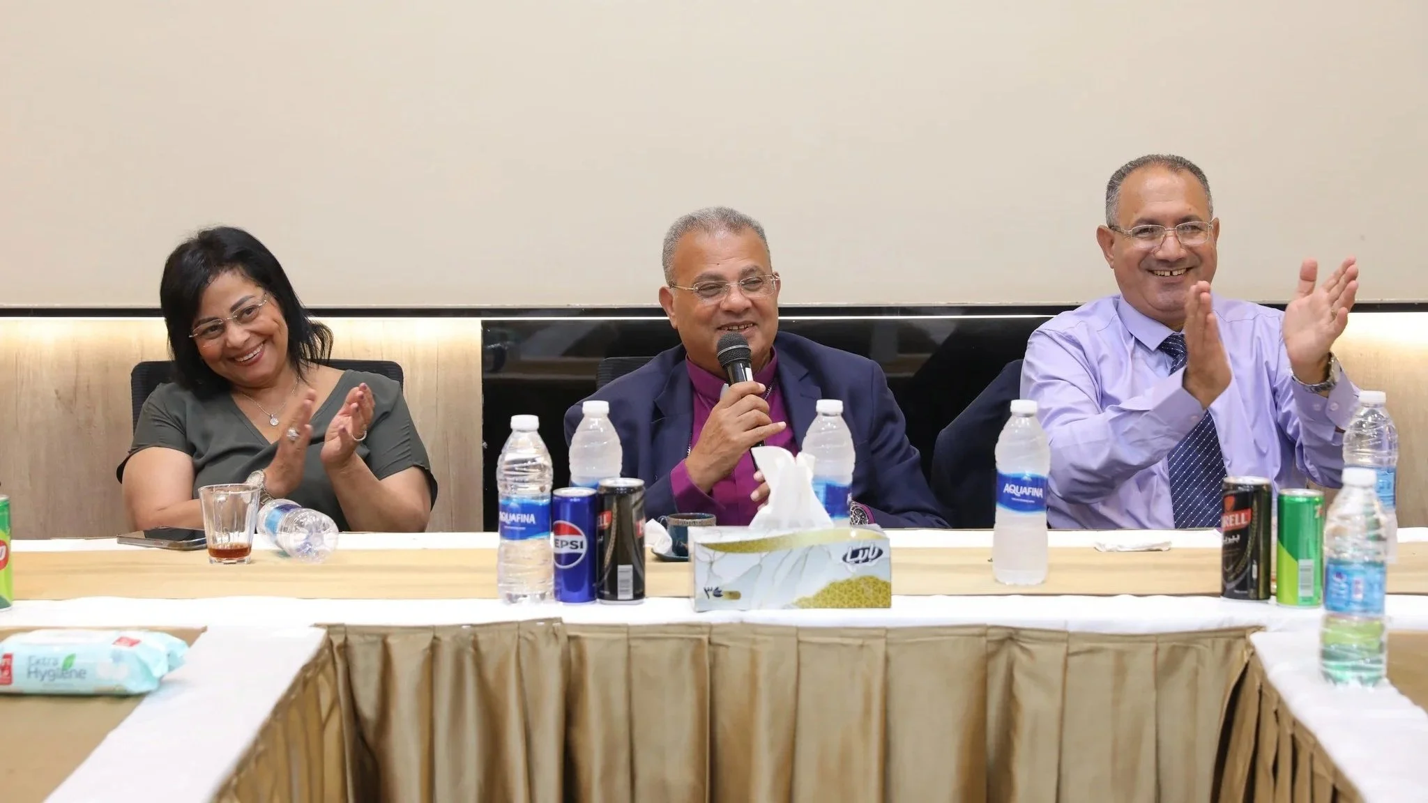 خلال جولته بصعيد مصر: حضرة الدكتور القس أندريه زكي يزور مدرسة السلام الخاصة بالكوثر ويلتقي قسوس مجمع سوهاج الإنجيلي