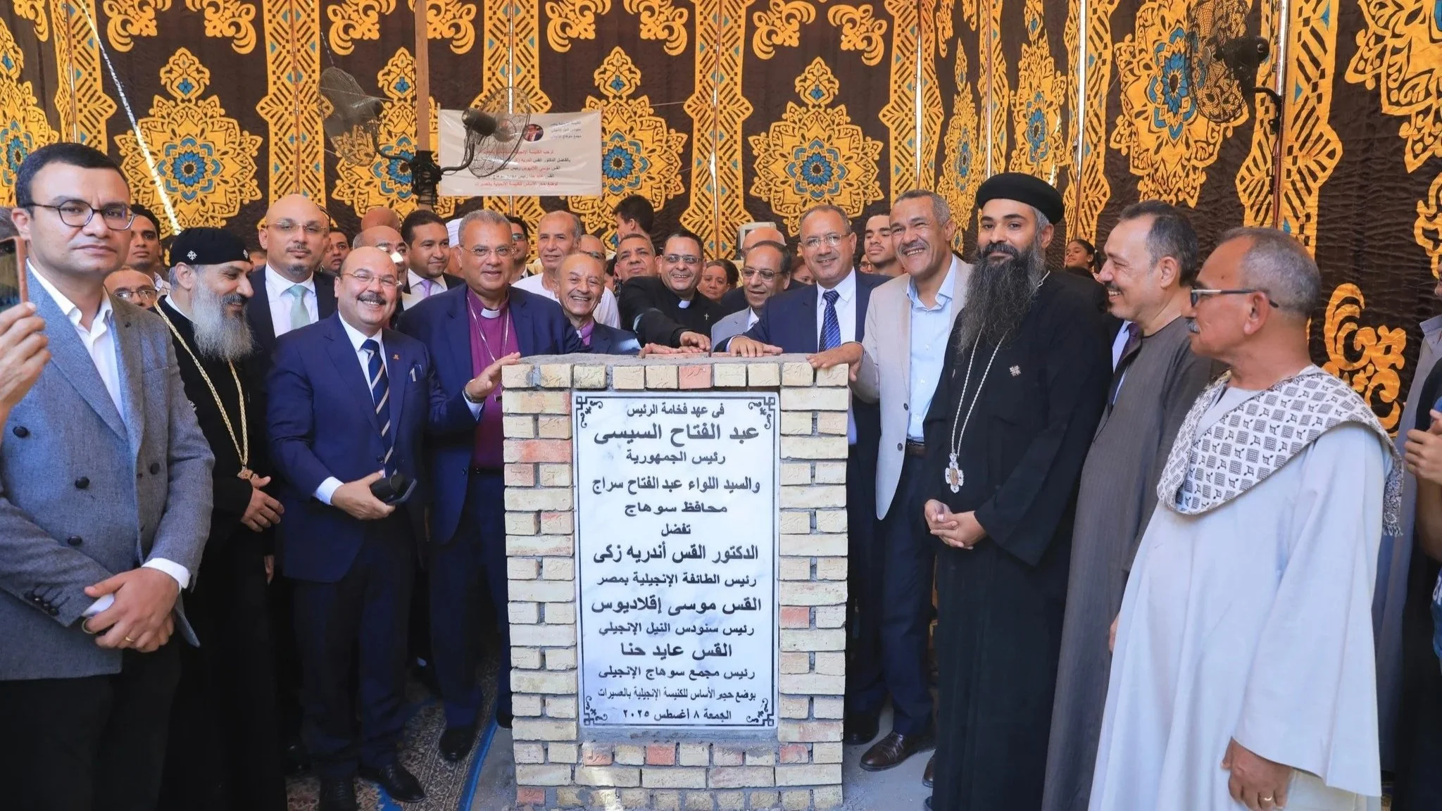 الدكتور القس أندريه زكي يضع حجر الأساس للكنيسة الإنجيلية بالعسيرات ويلتقي رابطة الإنجيليين