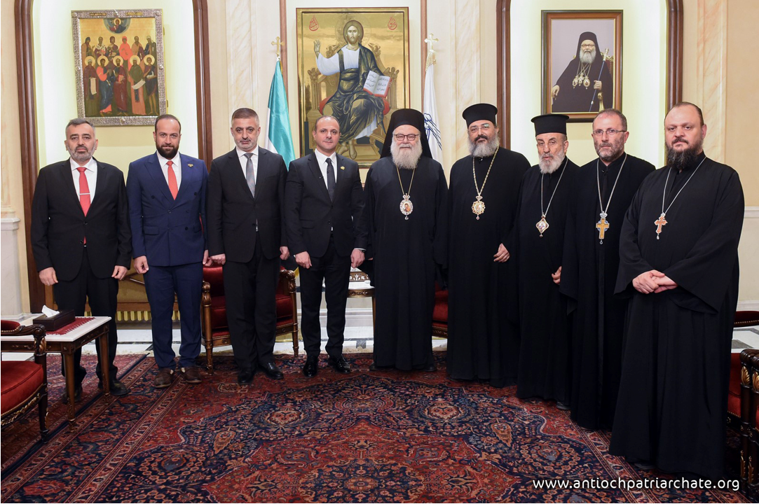 الأمين العام لرئاسة الجمهورية د. ماهر الشرع معزياً غبطة البطريرك يوحنا العاشر