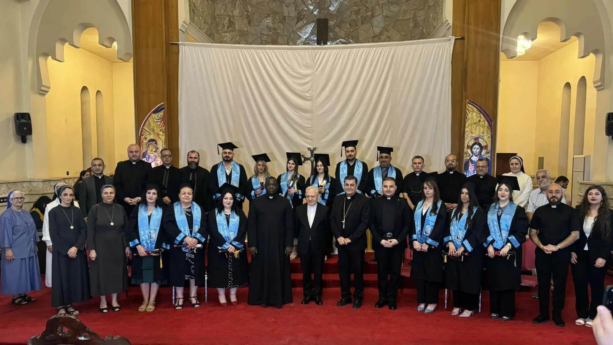 غبطة البطريرك الكاردينال لويس روفائيل ساكو يحضر تخرج طلاب معهد التثقيف المسيحي في بغداد