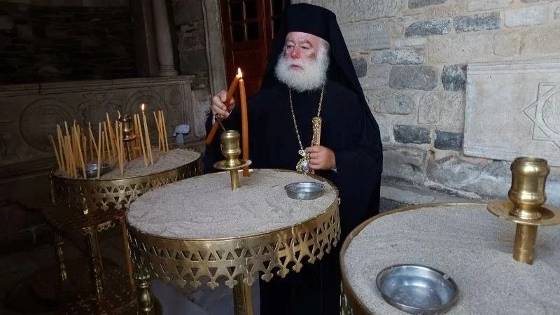 غبطة البابا ثيودروس الثاني يقيم خدمة القداس الإلهي في مدينة باروس