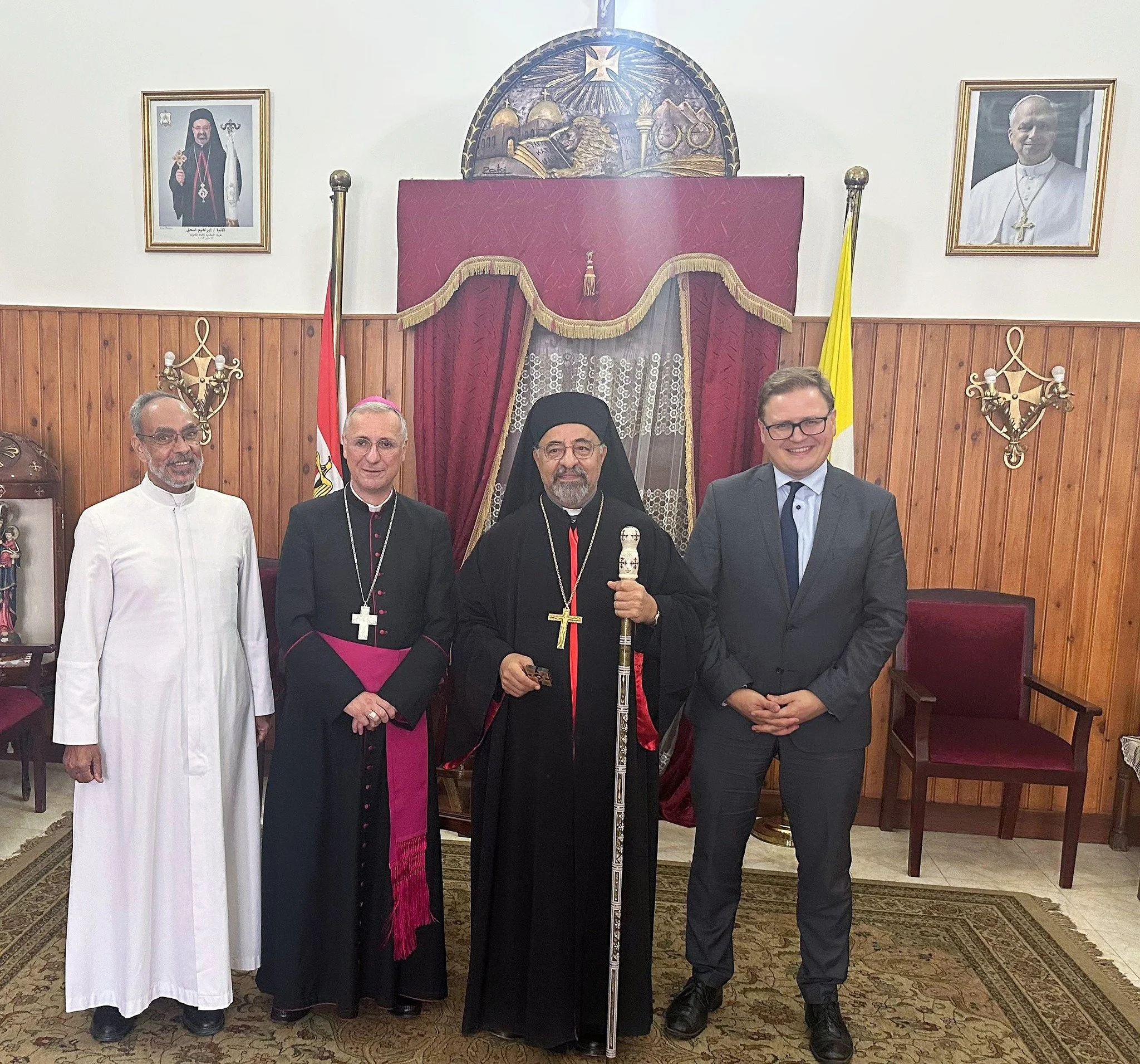 غبطة البطريرك الأنبا إبراهيم إسحق يستقبل رئيس لجنة اللاجئين بمجلس الأساقفة الألمان سيادة رئيس الأساقفة شتيفان هِسّه