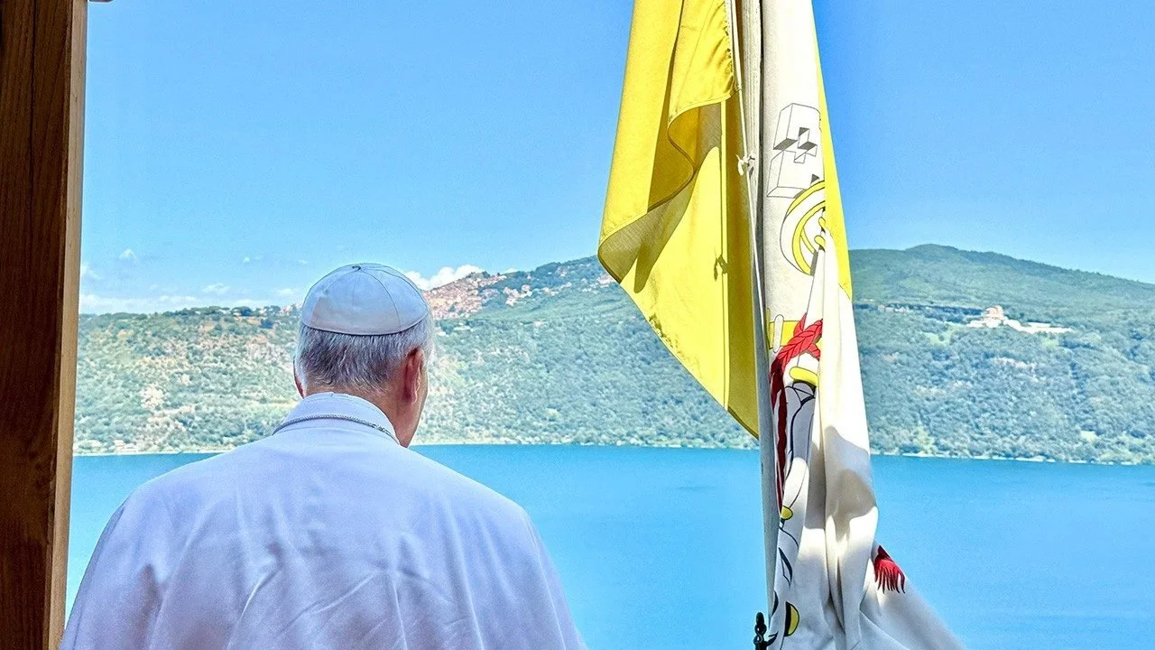His Holiness Pope Leo XIV Returns to Castel Gandolfo for Brief Visit