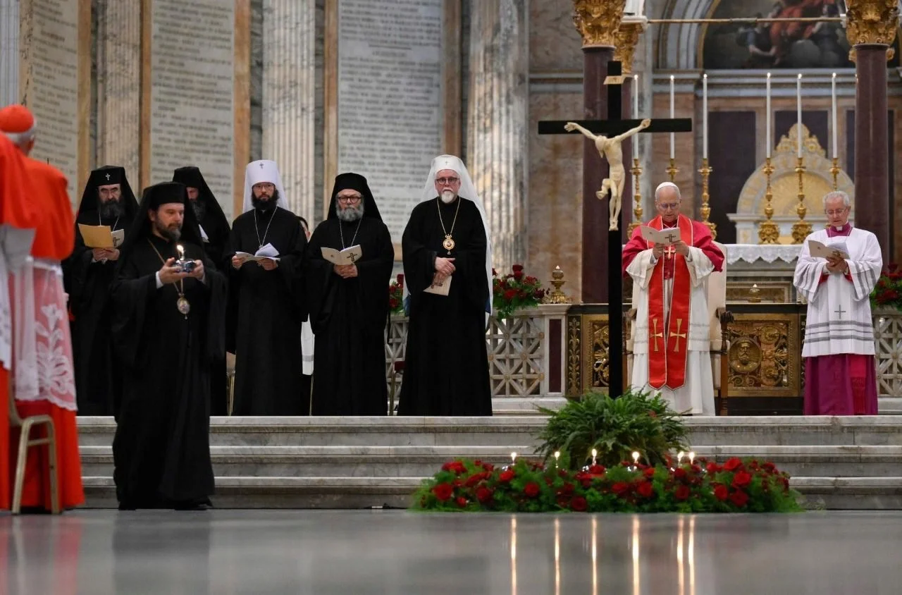 قداسة البابا لاوُن الرابع عشر في الاحتفال اللّيتورجي لإحياء ذكرى شهداء وشهود الإيمان في القرن الحادي والعشرين: بصليبه أظهر لنا يسوع الوجه الحقيقي للّه