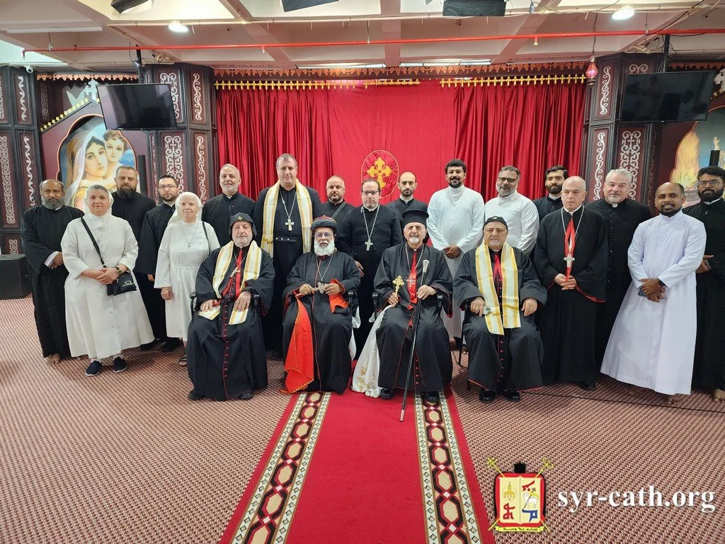 غبطة البطريرك مار اغناطيوس يوسف الثالث يونان وغبطة الكاثوليكوس مار باسيليوس اقليميس يزوران مركز جبل الكرمل للرياضات الروحية في تريفاندروم – كيرالا، الهند