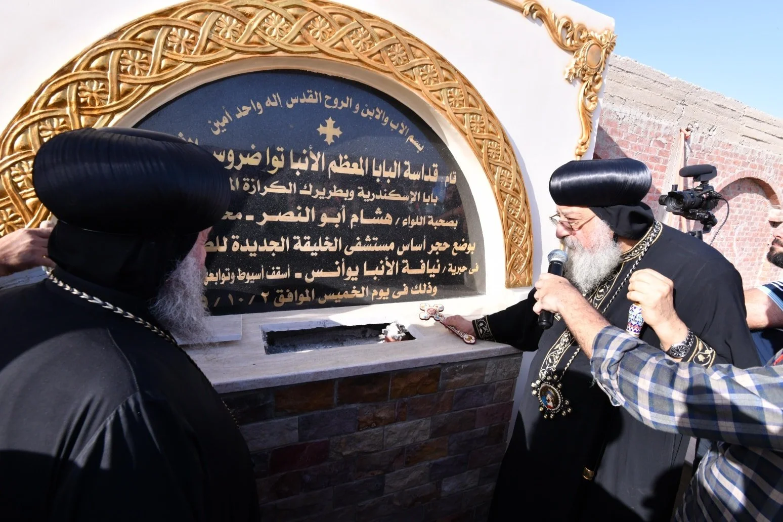 وضع حجر أساس مستشفى "الخليقة الجديدة" بأسيوط بيد قداسة البابا تواضروس الثاني