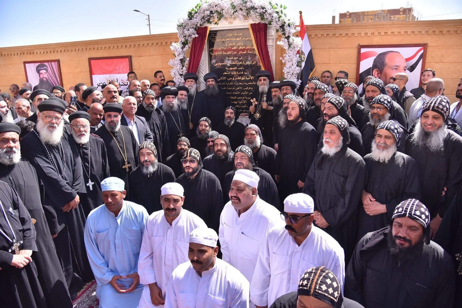 قداسة البابا تواضرة الثاني يزور دير "مارمينا" المعلق بجبل أبنوب ويجري جولة موسّعة فيه ويلتقي مجمع الرهبان