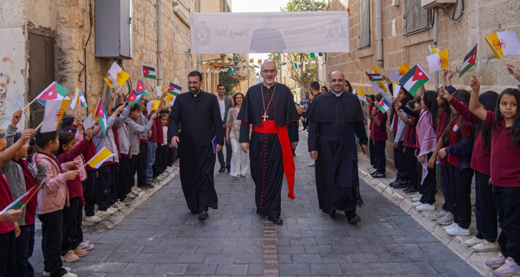 غبطة البطريرك الكاردينال بييرباتيستا بيتسابالا في زيارة راعوية إلى الكرك: واجب الراعي الأول هو أن يكون مع رعيّته