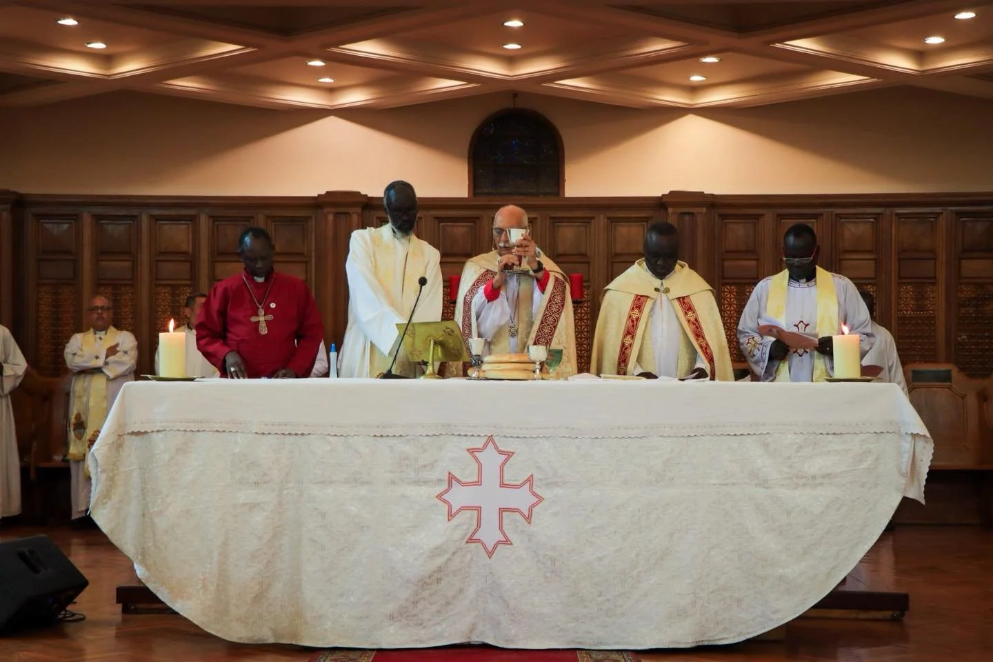 سيادة رئيس الأساقفة الدكتور سامي فوزي يعين رئيسًا جديدًا لمجلس قساوسة الخدمة السودانية في الكنيسة