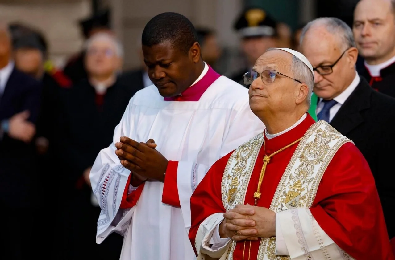 قداسة البابا لاوُن الرابع عشر: ساعِدينا يا مريم لِنَكونَ دائماً كنيسةً مَعَ النَّاسِ وبينَهُمْ، خَميرة في عَجينِ بَشريَّةٍ تَستَغيثُ طالِبةً العَدالَة والرَّجاءَ