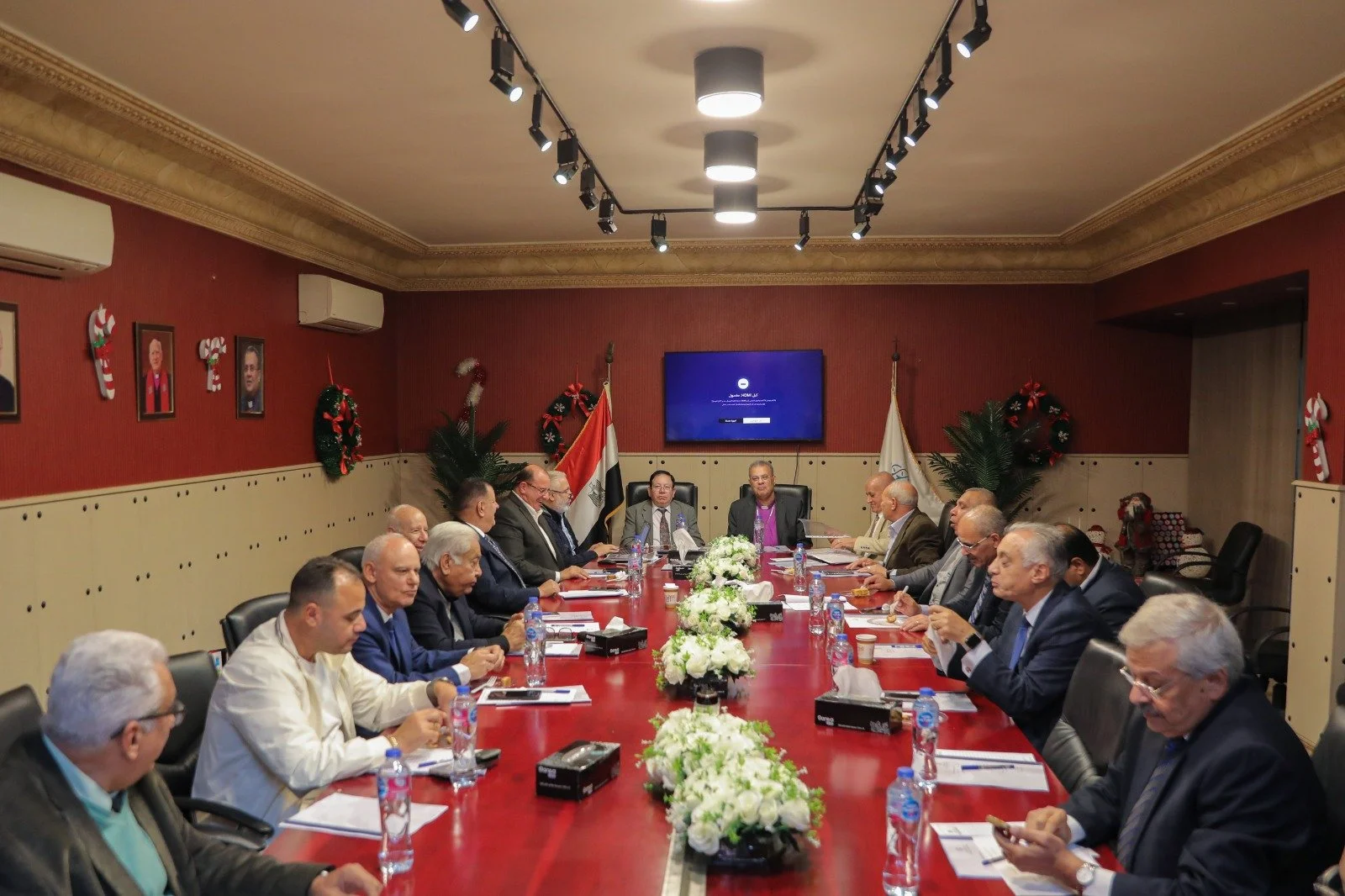 حضرة الدكتور القس أندريه زكي يترأّس اجتماع المجلس الإنجيلي العام لاستعراض استعدادات احتفالات الميلاد ومناقشة تقارير اللجان