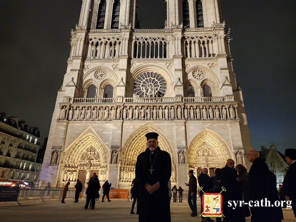 غبطة البطريرك مار اغناطيوس يوسف الثالث يونان يزور كاتدرائية نوتردام دو باريس