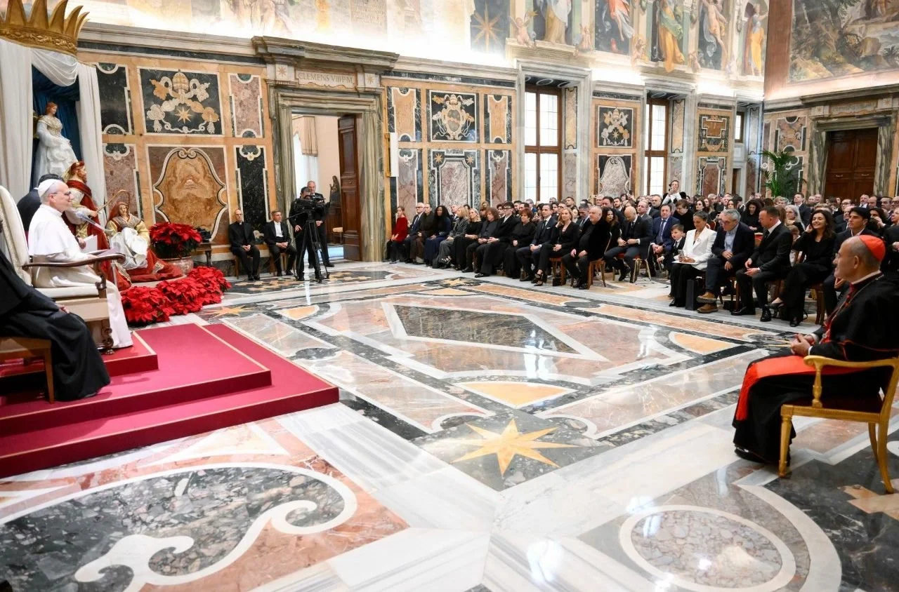 قداسة البابا لاوُن الرابع عشر يستقبل منظّمي الحفل الموسيقي لمناسبة عيد الميلاد والفنانين المشاركين فيه