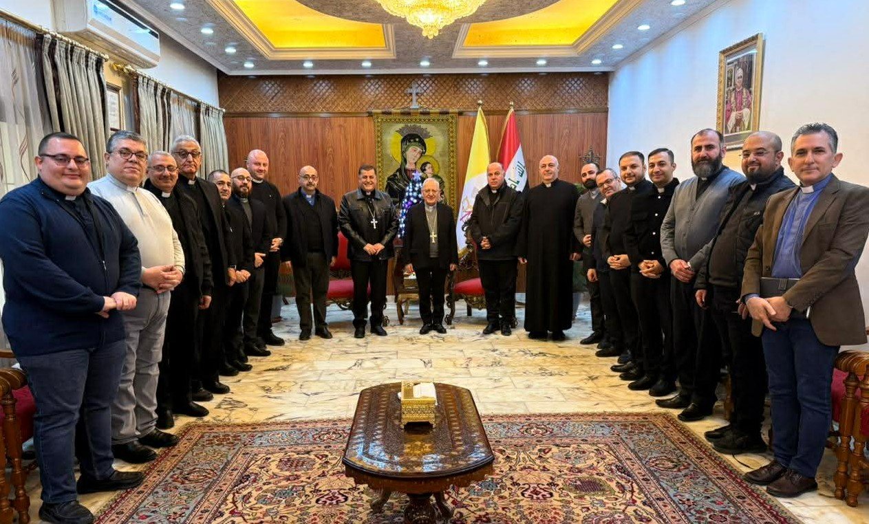 غبطة البطريرك الكاردينال لويس روفائيل ساكو يجتمع مع كهنة بغداد 