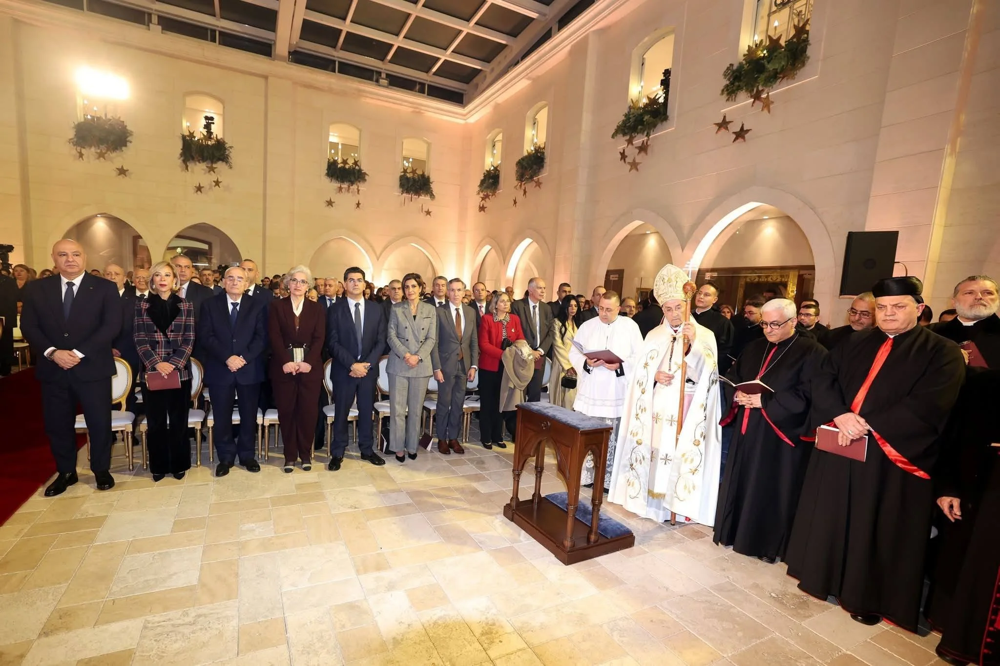 تأمّل غبطة البطريرك الكاردينال مار بشارة بطرس الراعي أمام القربان المقدّس في افتتاح تساعيّة الميلاد – الجامعة الأنطونيّة، لبنان