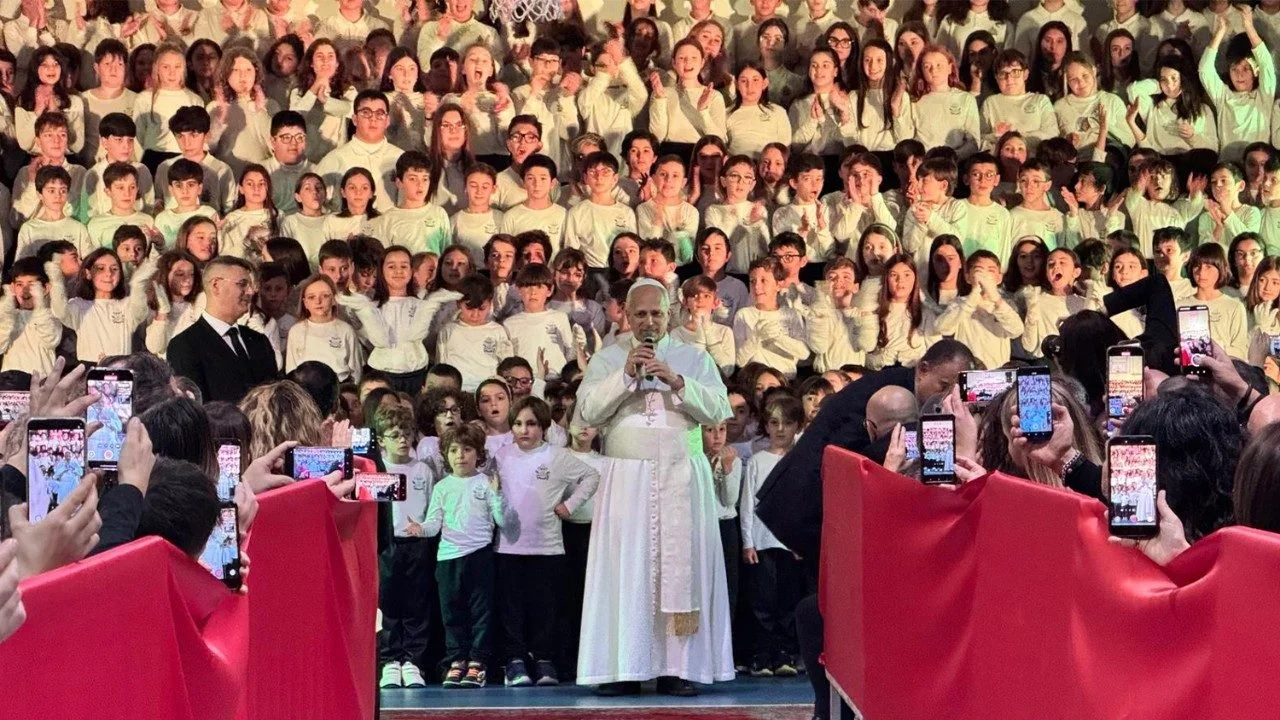 His Holiness Pope Leo XIV to School Children: At Christmas, build peace and unity