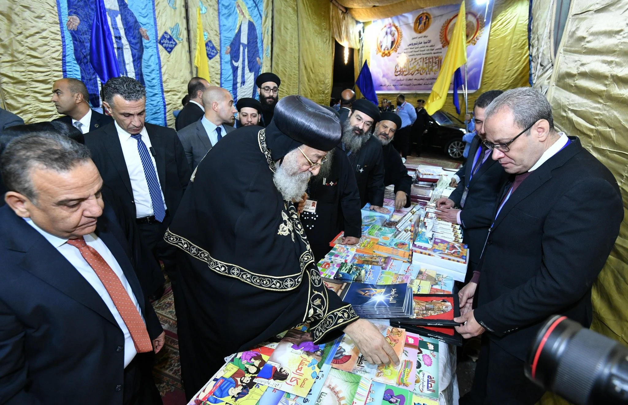 قداسة البابا تواضروس الثاني يعلن توقّف اجتماع الأربعاء حتّى بدء الصوم الكبير ويشيد بدار الكتاب المقدس