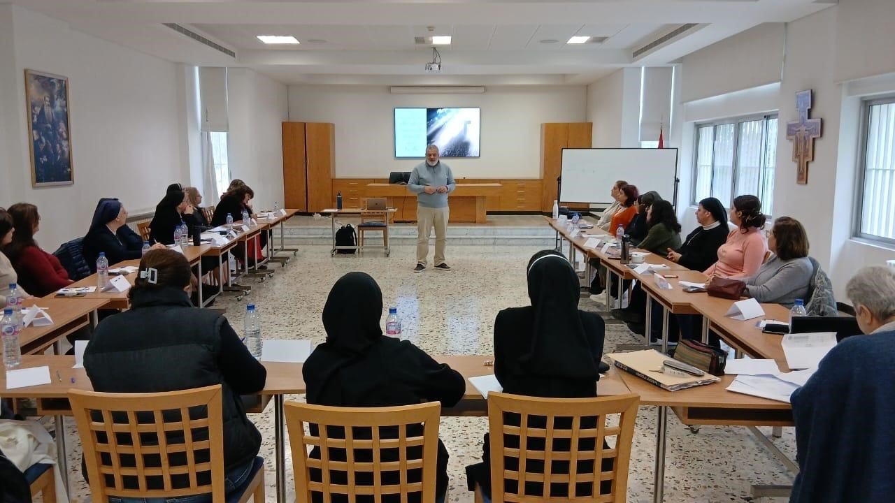 مجلس كنائس الشرق الأوسط يواصل دعم الأكثر تضرّرًا جرّاء الظروف المعيشيّة الصعبة