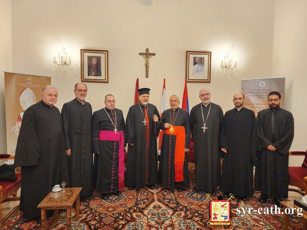 غبطة البطريرك مار اغناطيوس يوسف الثالث يونان يزور غبطة أخيه البطريرك روفائيل بيدروس الحادي والعشرين ميناسيان  للتهنئة بعيدي الميلاد ورأس السنة