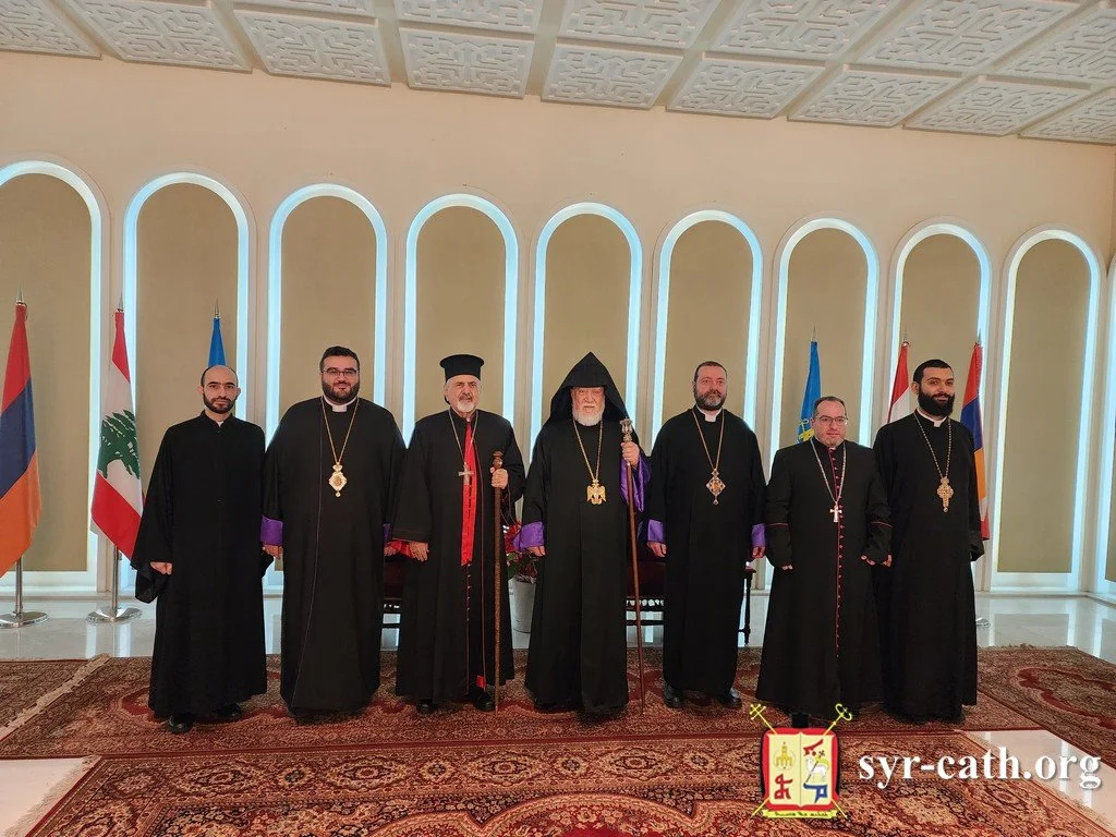 غبطة البطريرك مار اغناطيوس يوسف الثالث يونان يزور قداسة أخيه الكاثوليكوس آرام الأول كيشيشيان للتهنئة بعيد الميلاد ورأس السنة