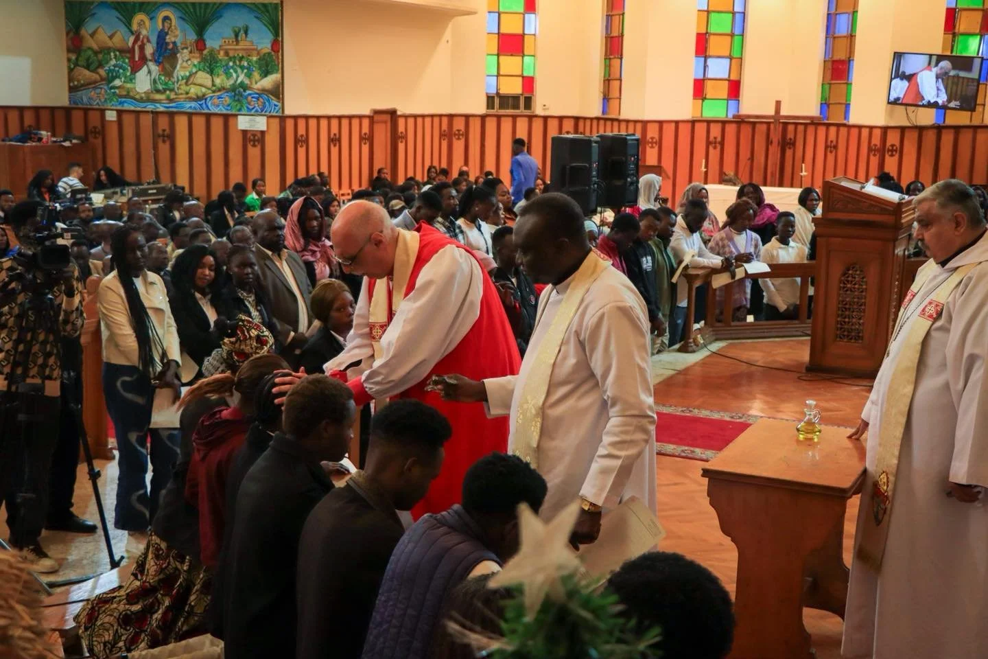 سيادة رئيس الأساقفة الدكتور سامي فوزي يعطي تصريح لقساوسة وتثبيت أعضاء جدد بالخدمة السودانية