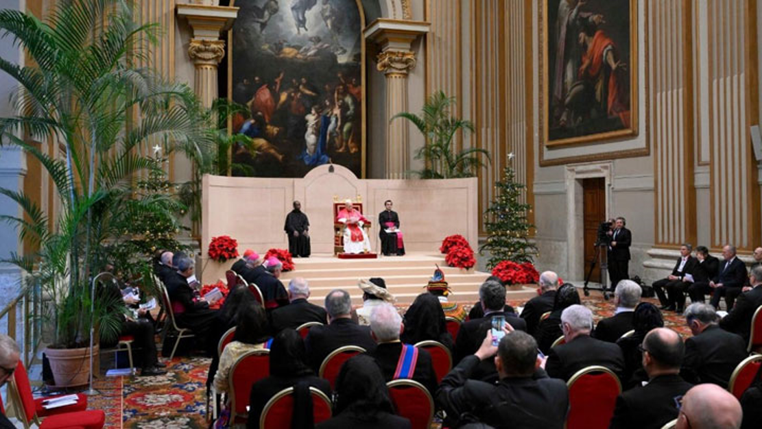 قداسة البابا لاون الرابع عشر يتذكّر زيارته إلى لبنان خلال لقائه أعضاء السّلك الدّبلوماسيّ في الفاتيكان