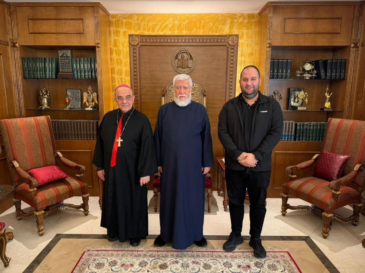 قداسة الكاثوليكوس آرام كيشيشيان يستقبل سيادة المطران ميشال قصارجي، مطران الكنيسة الكلدانية في لبنان